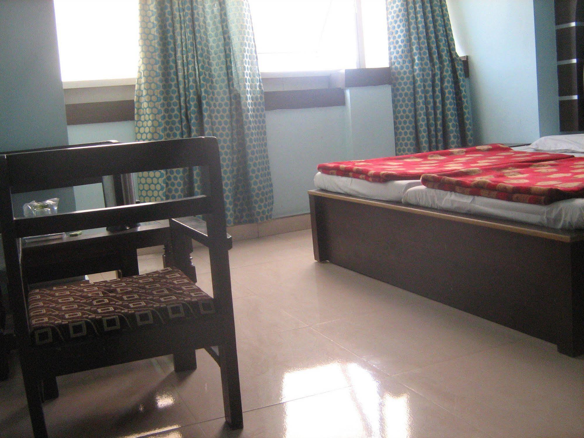 Hotel Gyan Haridwar Bagian luar foto