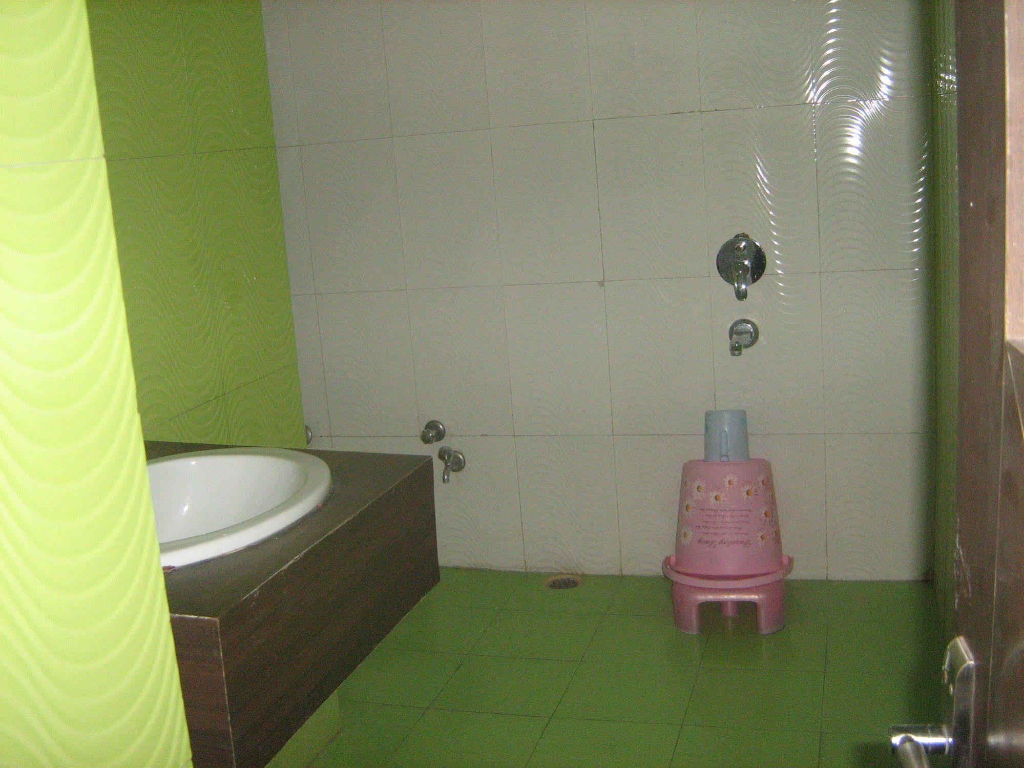 Hotel Gyan Haridwar Bagian luar foto