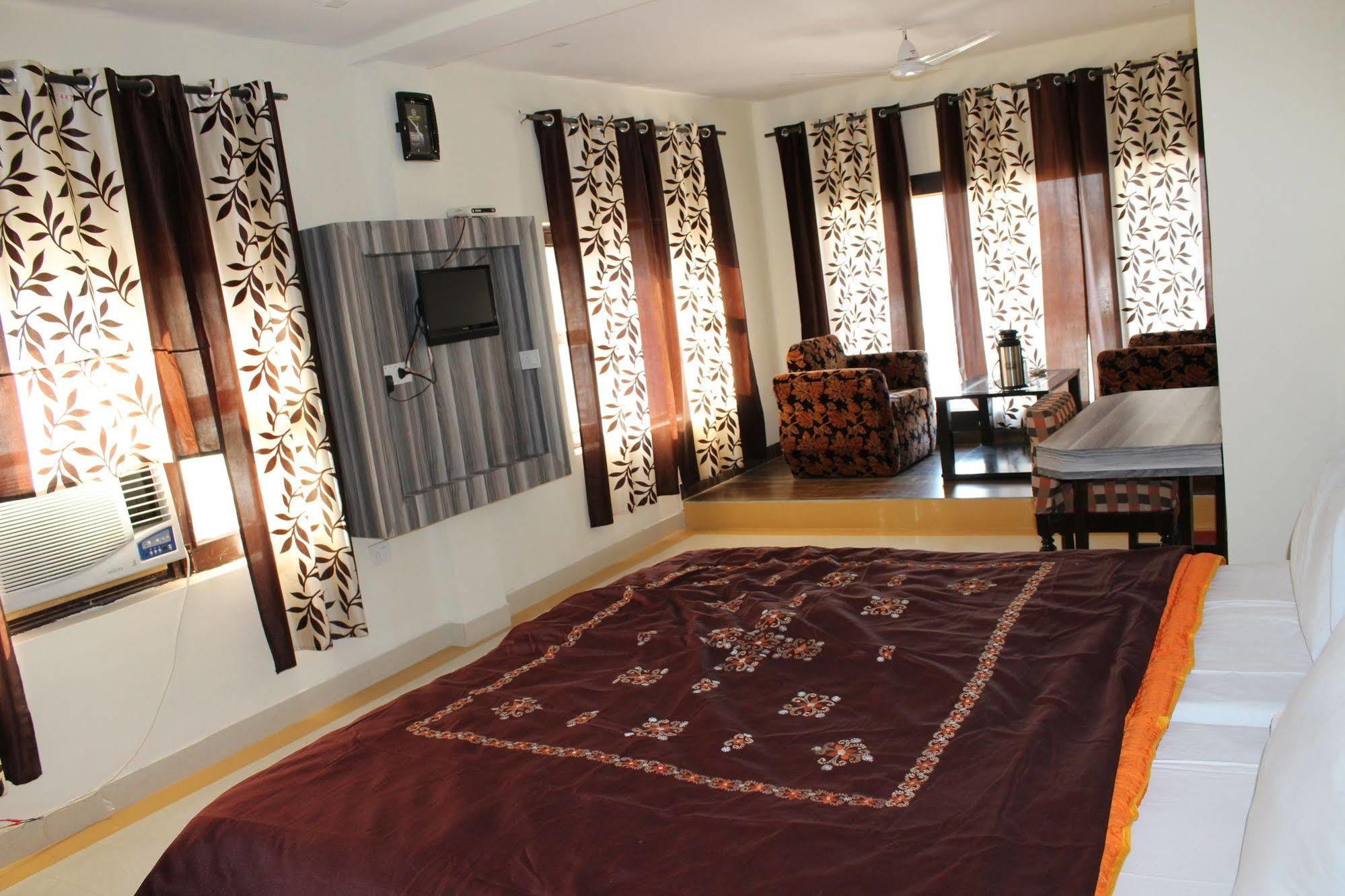 Hotel Gyan Haridwar Bagian luar foto